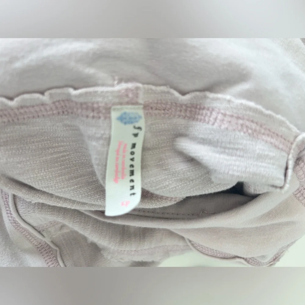 FREE PEOPLE MOVEMENT MUTED PINK BOHEMIAN STYLE LEGGING PANTS SZ SMALL - Picture 9 of 10